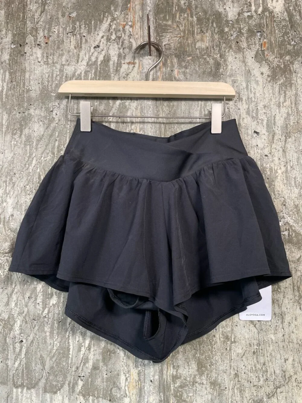 ALO YOGA Women's V-Cute Running Short Size XXS in Black
